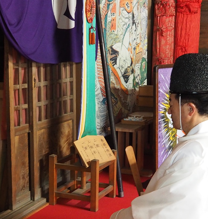 (重要)昇殿祈祷の際は靴下着用